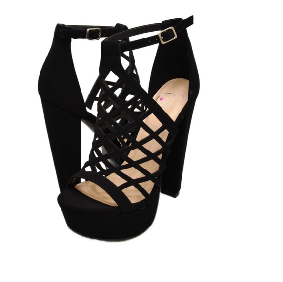 Heels - Picture 4 of 4